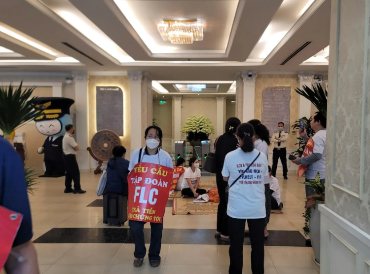 Nhốn nháo tại tòa nhà FLC vì trái chủ đến đòi tiền, lời cảnh tỉnh nhãn tiền cho các nhà đầu tư